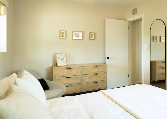 Sonoran Peach - Light-filled 5br Near Tmc *