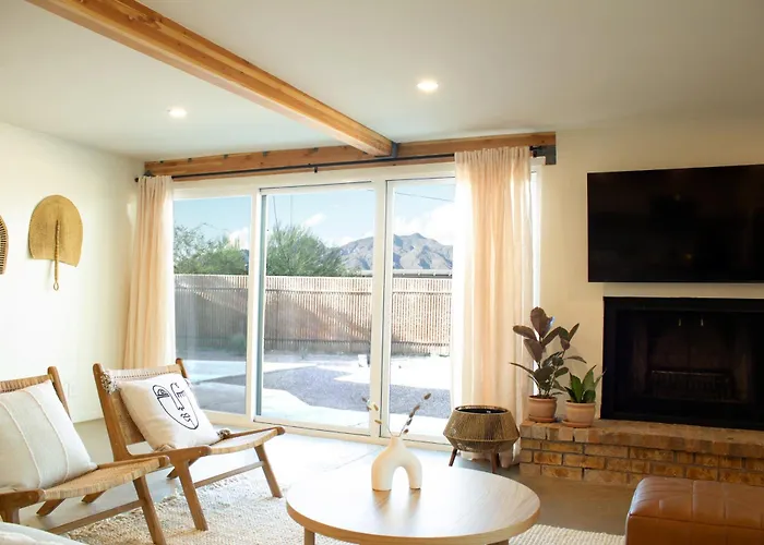 Sonoran Peach - Light-filled 5br Near Tmc * Tucson