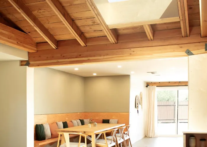 Sonoran Peach - Light-filled 5br Near Tmc *
